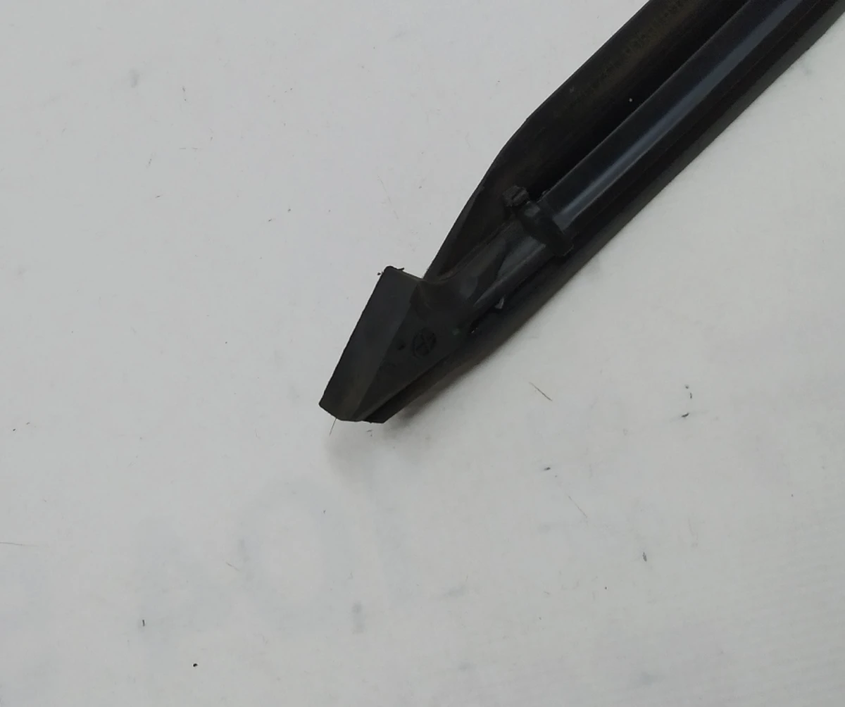 Ущільнювач окантовки даху лівий BMW I3 51767314003