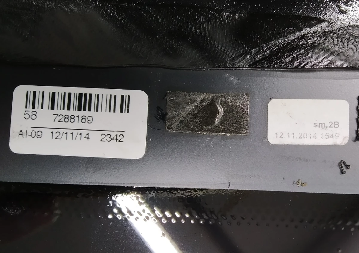 Скло крила заднього лівого (кватирка) gruen BMW i3 51357288189