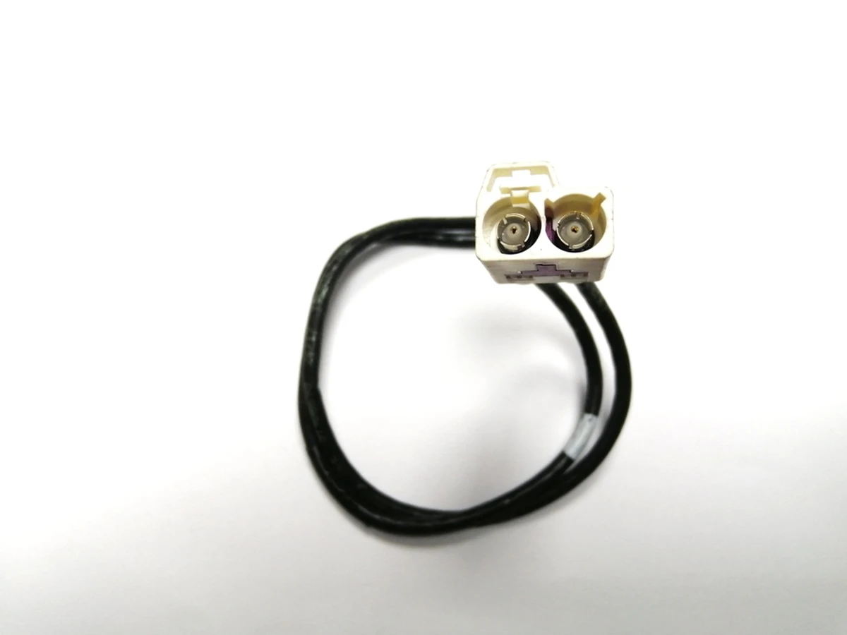 Роз'єм (фішка) антени ключа відкриття автомобіля 59z115-000-b X857/2pin Tesla model X 1054132-00-G