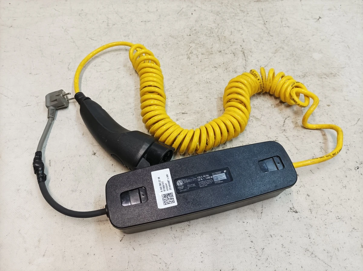 Зарядное устройство 120V 60Hz 12A 1440W Mercedes Benz 5E3550127