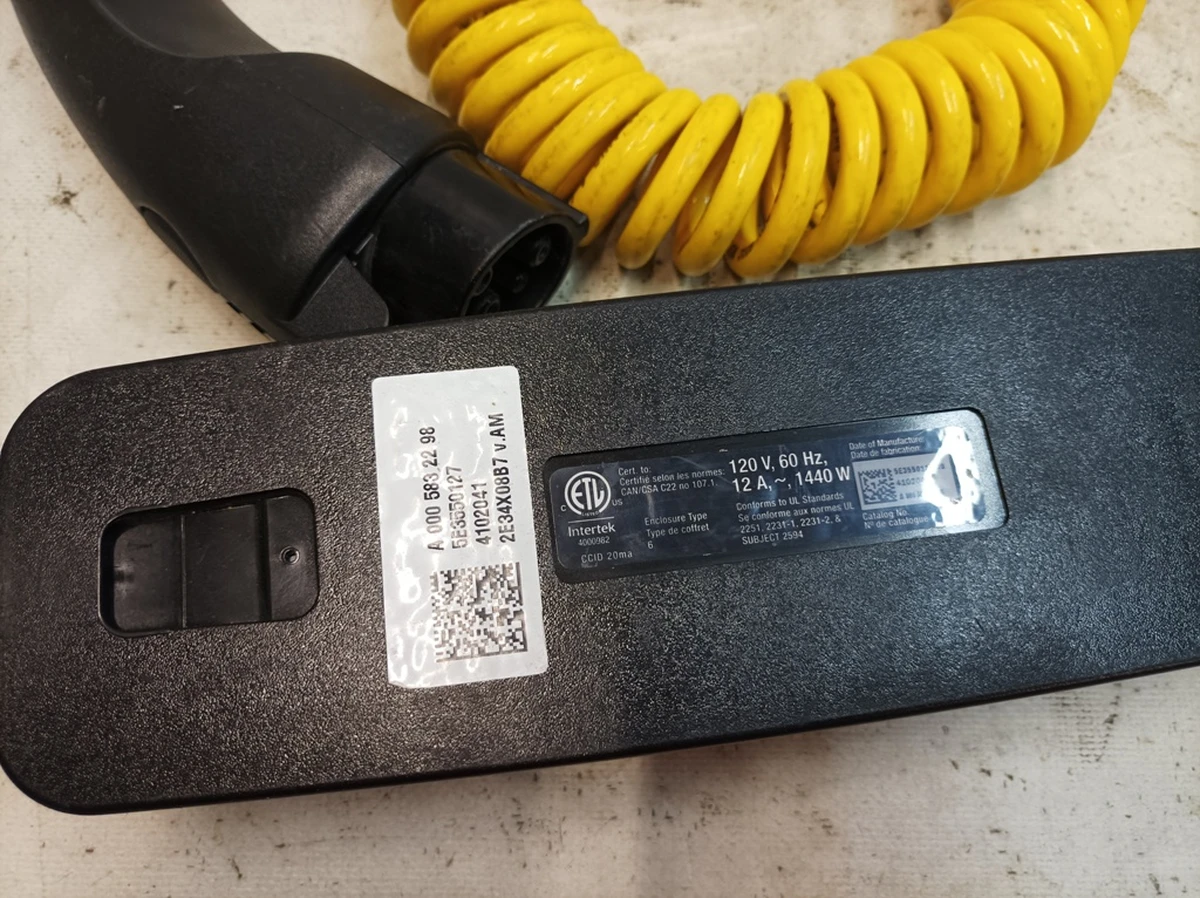 Зарядное устройство 120V 60Hz 12A 1440W Mercedes Benz 5E3550127