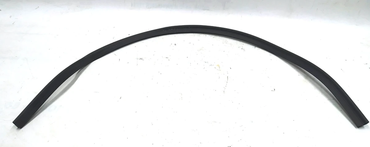 Уплотнитель капота задний резиновый 5G0823723B Volkswagen E-GOLF