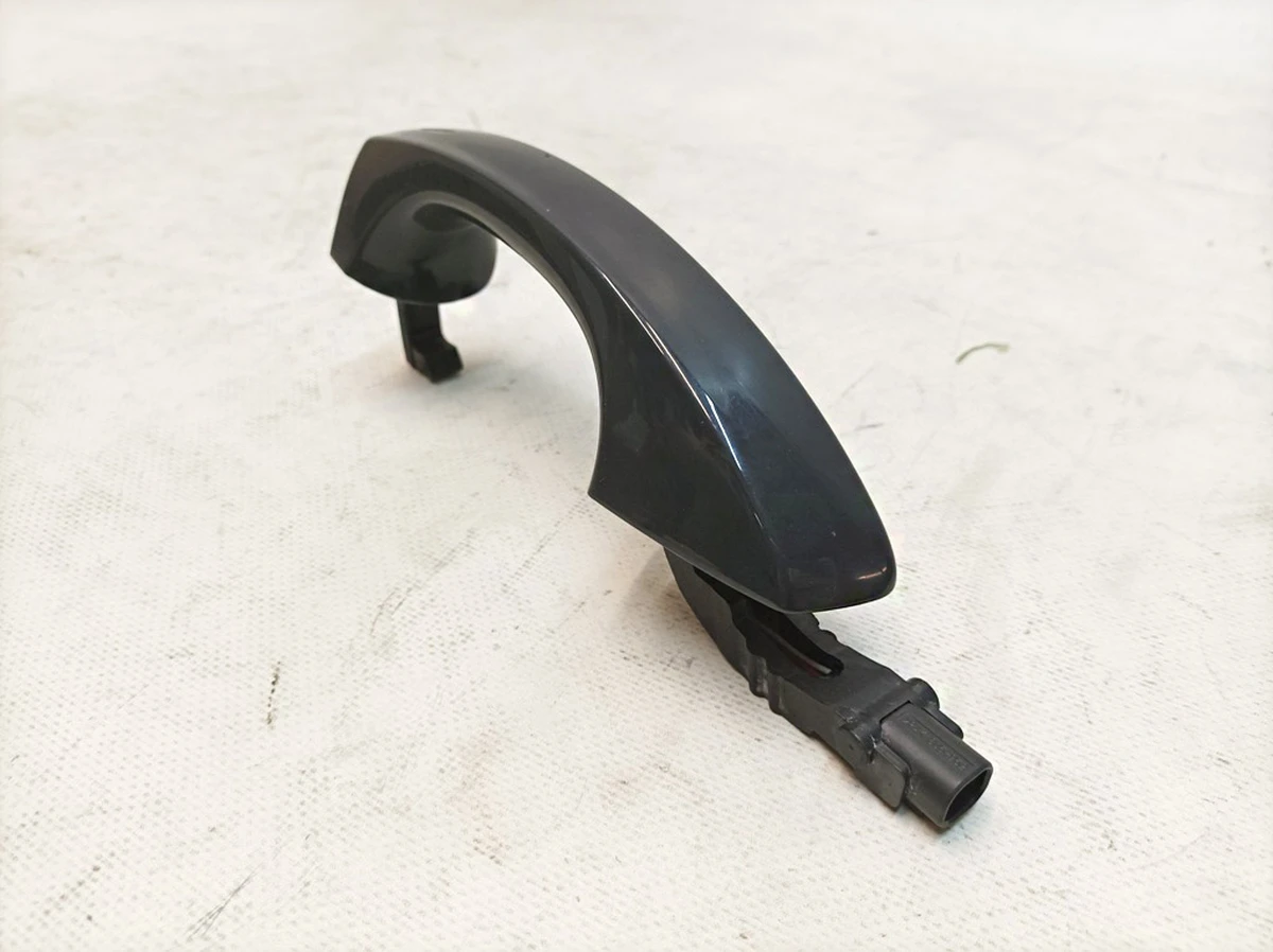 Ручка зовнішня двері передньої лівої Код фарби: R7H Volkswagen E-GOLF 5G0837205Q