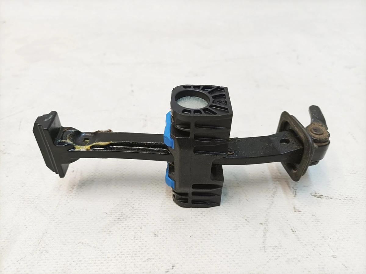 Обмежувач двері передньої лівої правої Volkswagen E-GOLF 5G0837249C