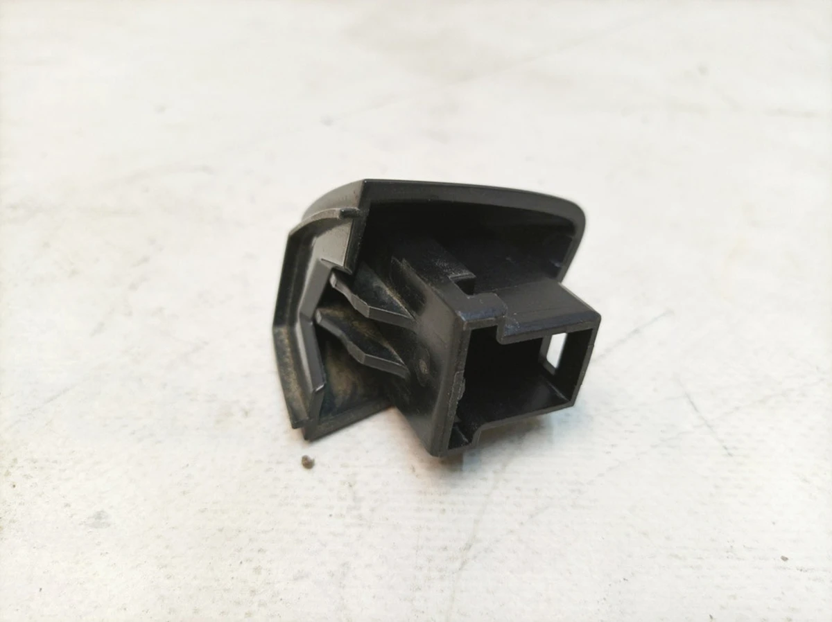 Накладка боковая ручки наружной двери передней правой Код краски: R7H Volkswagen E-GOLF 5G0839168