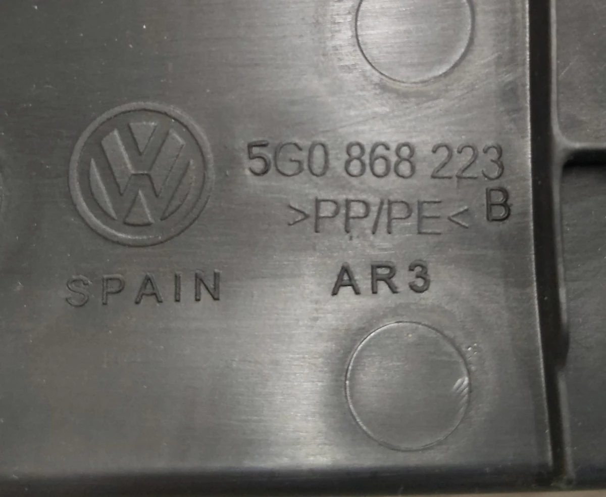 Накладка дверного проёма стойки А передняя левая с повреждением 5G0868223B Volkswagen E-GOLF