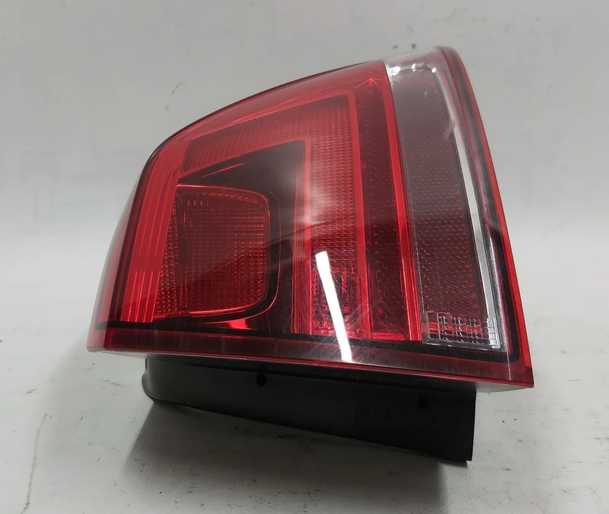 Ліхтар задній правий зовнішній VW E-GOLF 5G0945096N