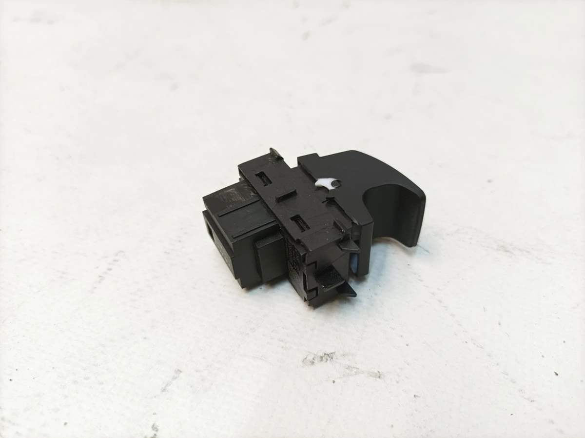 Кнопка электростеклоподъемника переднего правого Volkswagen E-GOLF 5G0959855H