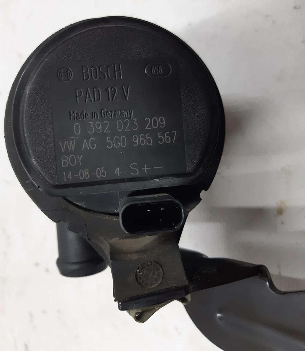 Coolant pump with bracket assembly 5G0965567 Volkswagen E-GOLF