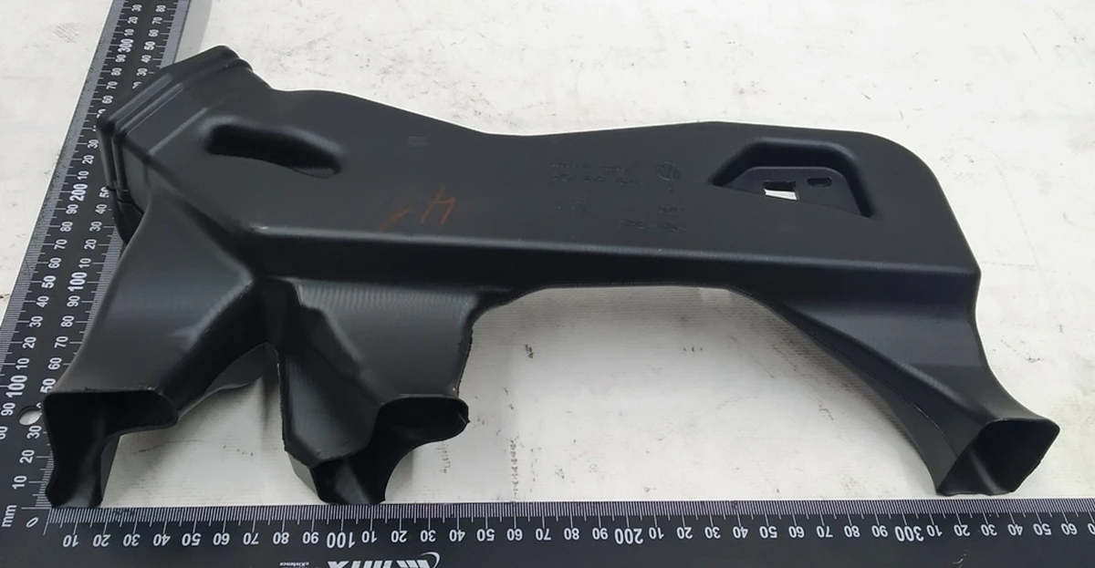 Воздуховод обдува ног пассажира 5G1819152A Volkswagen E-GOLF