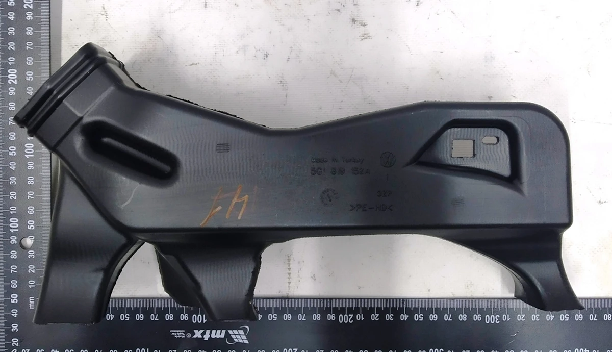 Воздуховод обдува ног пассажира 5G1819152A Volkswagen E-GOLF