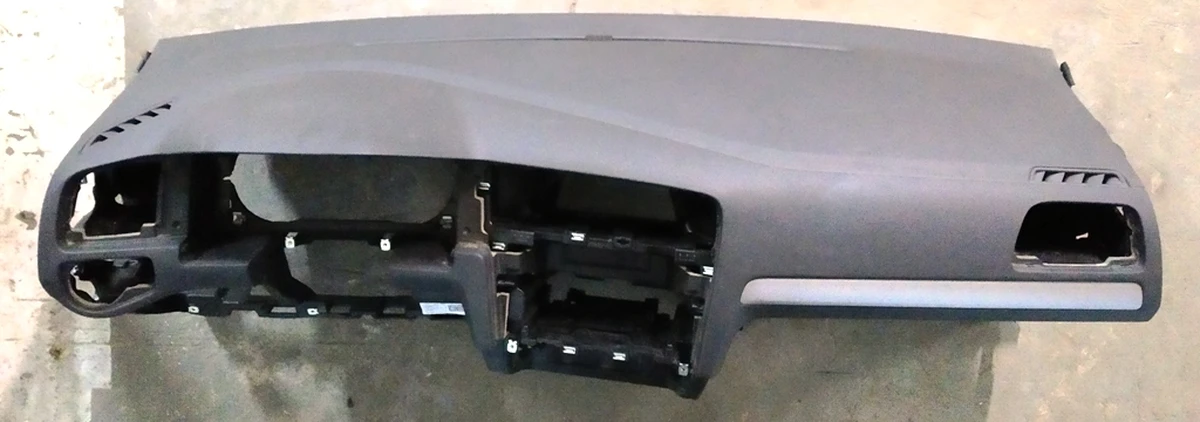 Панель торпеди (чорна) з ушкодженнями 5G1857003J Volkswagen E-GOLF