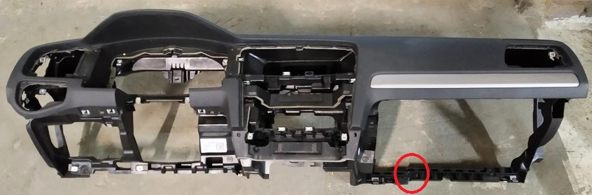 Панель торпеди (чорна) з ушкодженнями 5G1857003J Volkswagen E-GOLF