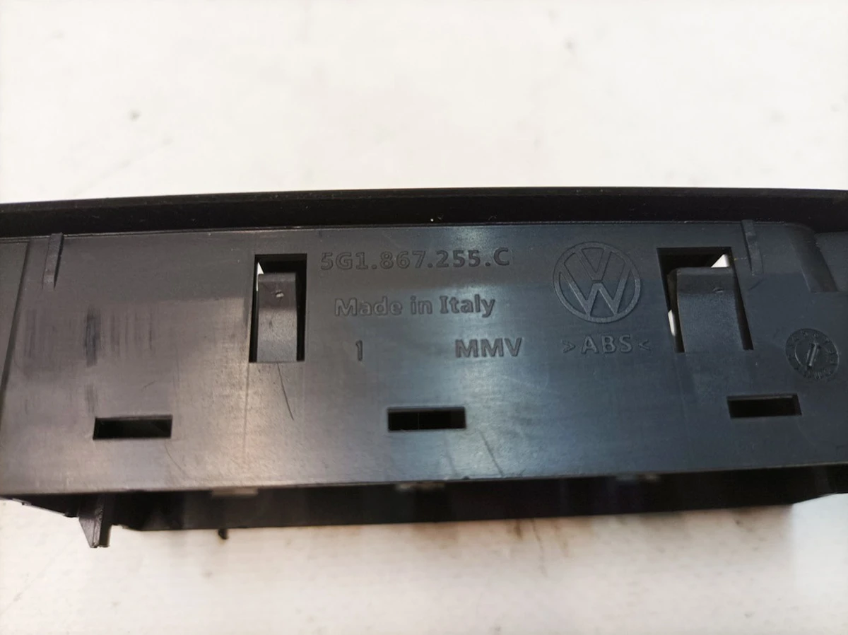 Накладка блока кнопок электростеклоподъемников (сторона водителя) Volkswagen E-GOLF 5G1867255C