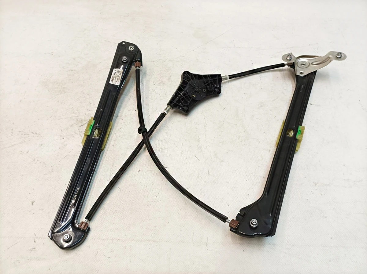 Склопідйомник двері передньої правої без електродвигуна Volkswagen E-GOLF 5G4837462H