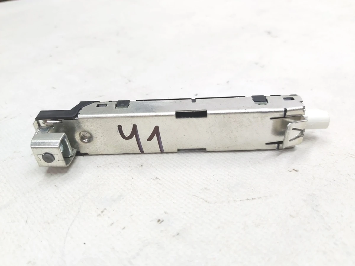 Підсилювач антени AM FM правий верхній Volkswagen E-GOLF 5G6035577E