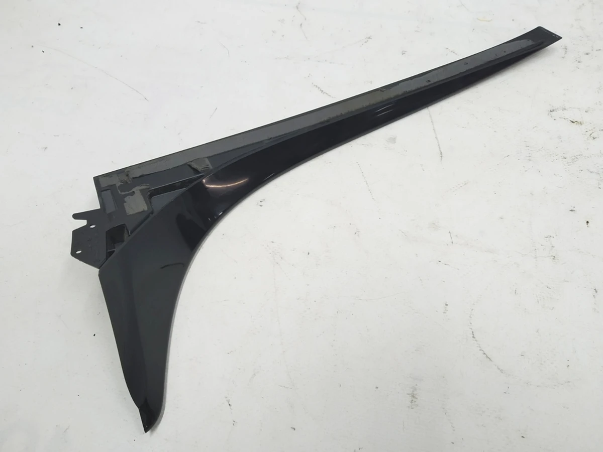 Спойлер крышки багажника боковой левый Volkswagen E-GOLF 5G6805945