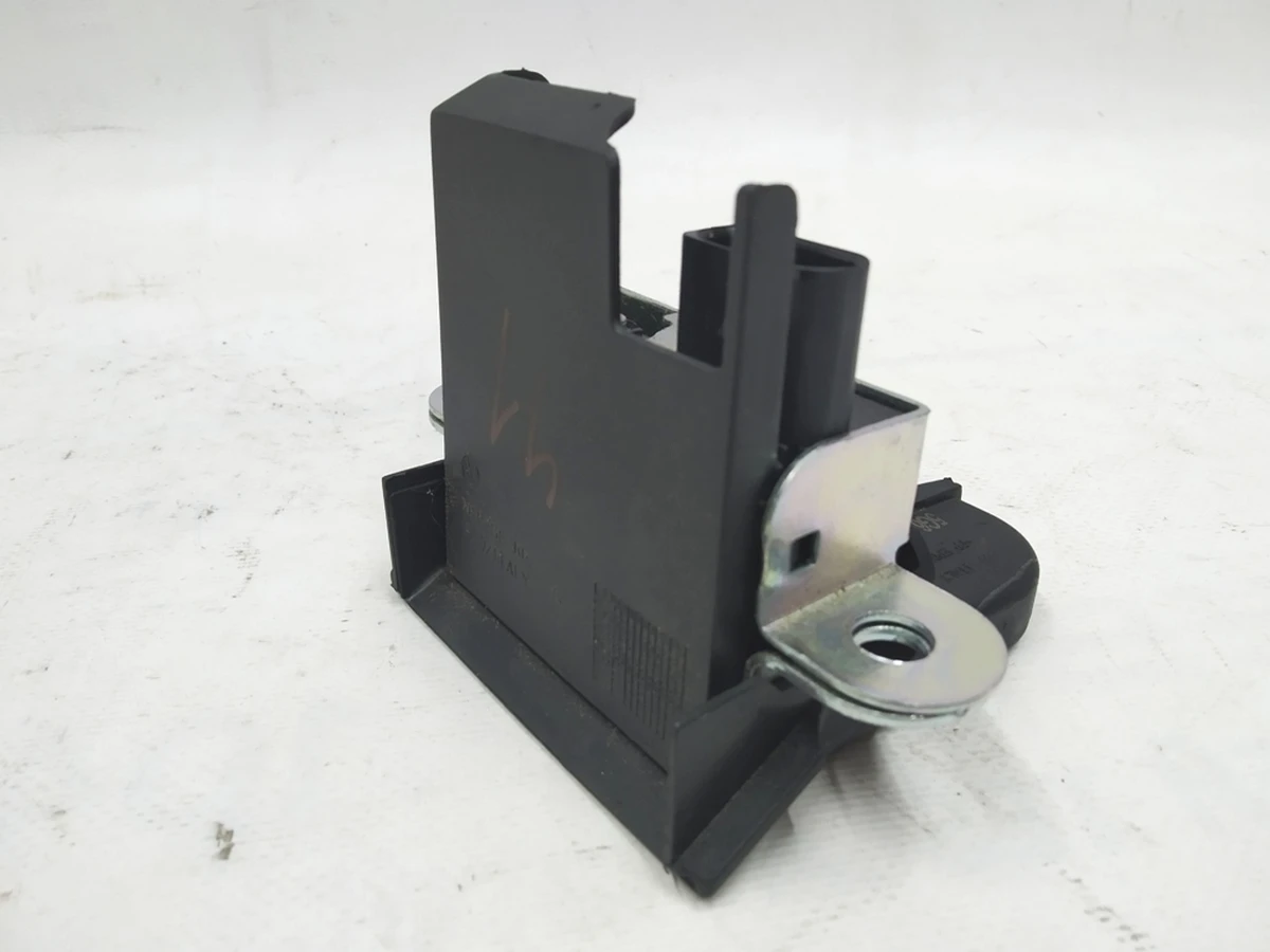 Замок багажника Volkswagen E-GOLF 5G6827505