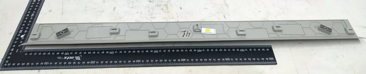 Накладка задняя концевая обшивки потолка с повреждениями 5G6867617 Volkswagen E-GOLF