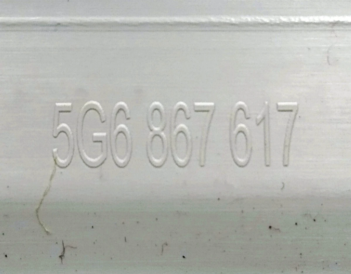 Накладка задняя концевая обшивки потолка с повреждениями 5G6867617 Volkswagen E-GOLF