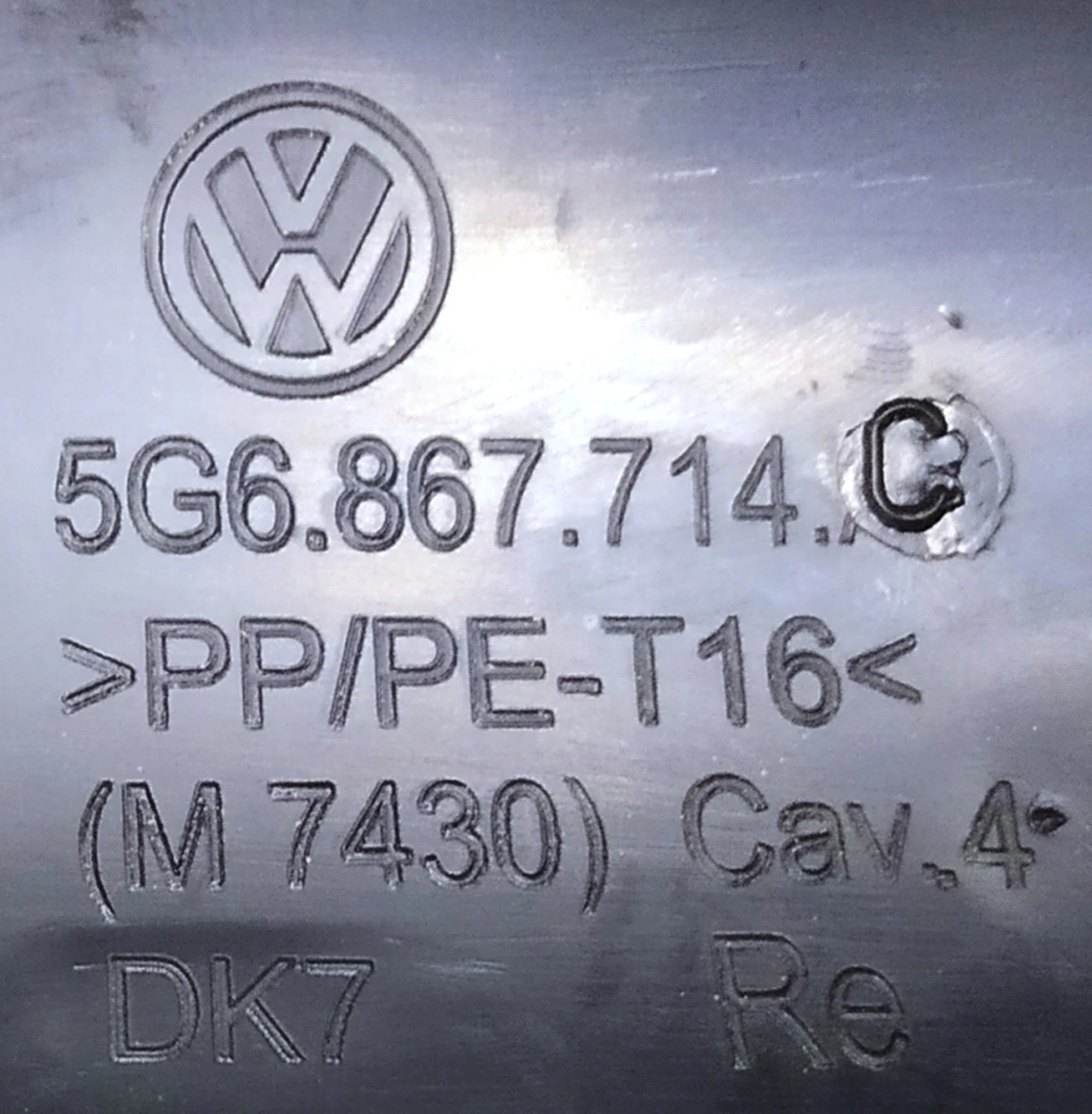 Trunk lid trim, upper right 5G6867714C Volkswagen E-GOLF