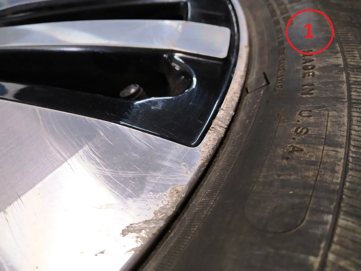 Complete wheel with damage (disc 6.5JX16H2 ET46 tire MICHELIN 205/55 R16 tread 3.18mm) 5GE601025 Volkswagen E-