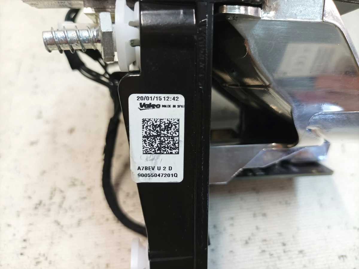 Модуль светодиодный дальнего света фары передней правой в сборе 90055047201Q VW E-GOLF 5GE941036B