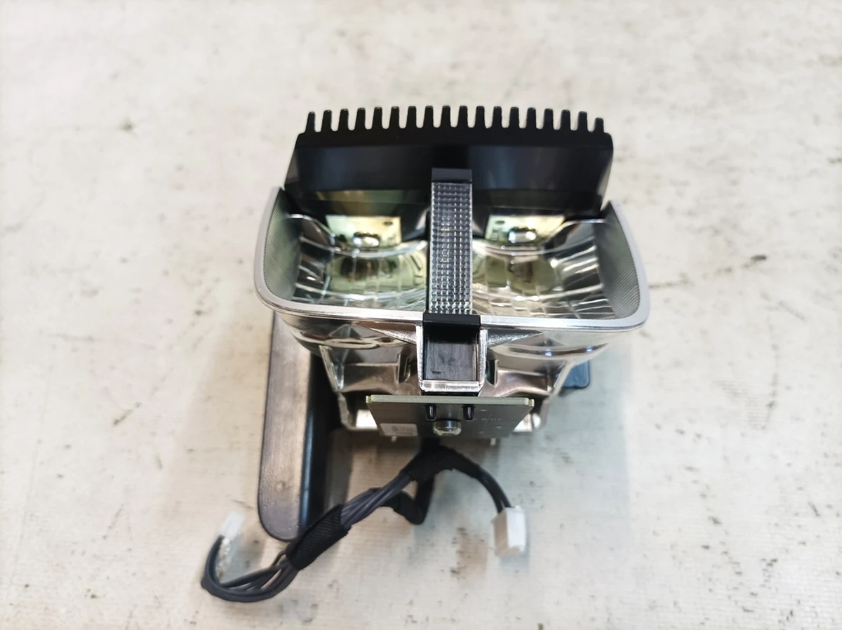 Модуль светодиодный дальнего света фары передней правой в сборе 90055047201Q VW E-GOLF 5GE941036B