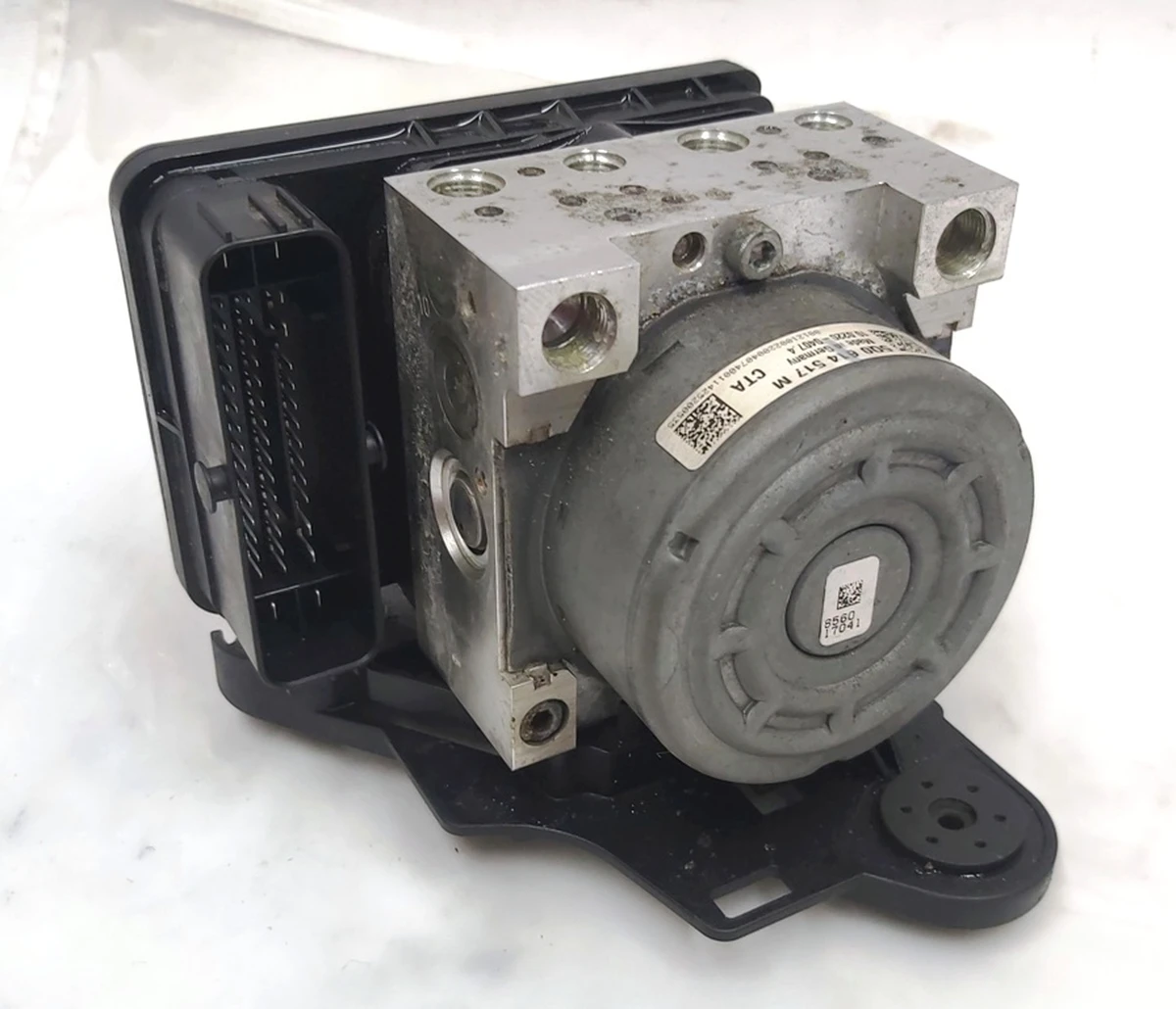 ABS module with control unit assembly with mounting bracket 5Q0614517M Volkswagen E-GOLF