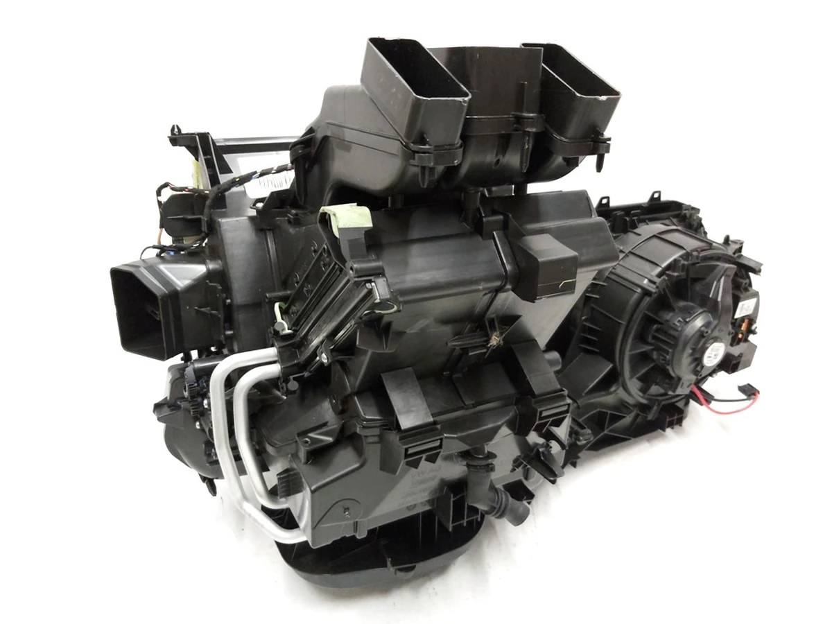 Система обогрева и кондиционирования салона (печка) в сборе Volkswagen E-GOLF 5Q0820005F