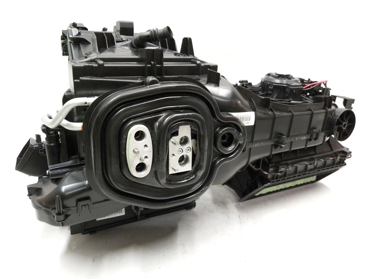 Система обогрева и кондиционирования салона (печка) в сборе Volkswagen E-GOLF 5Q0820005F