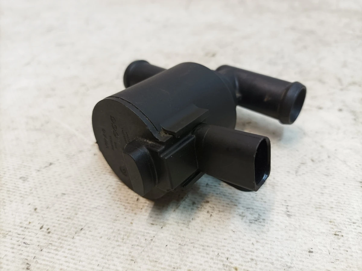 Control valve for cooling system Audi Q7 5Q0906457K