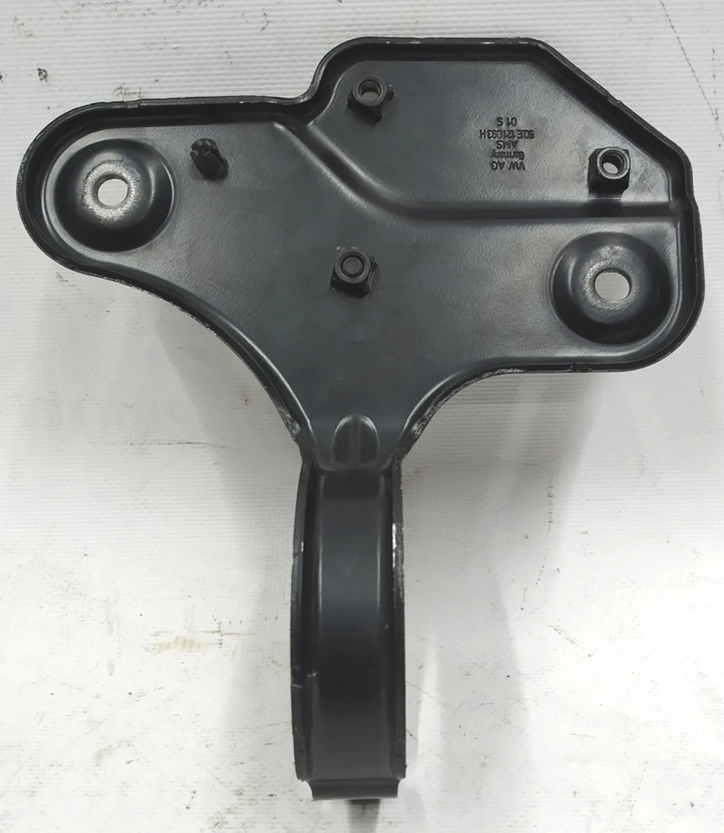 Кронштейн кріплення насоса і клапана системи охолодження в зборі з болтами і хомутом 5QE121093H Volkswagen E-GOLF