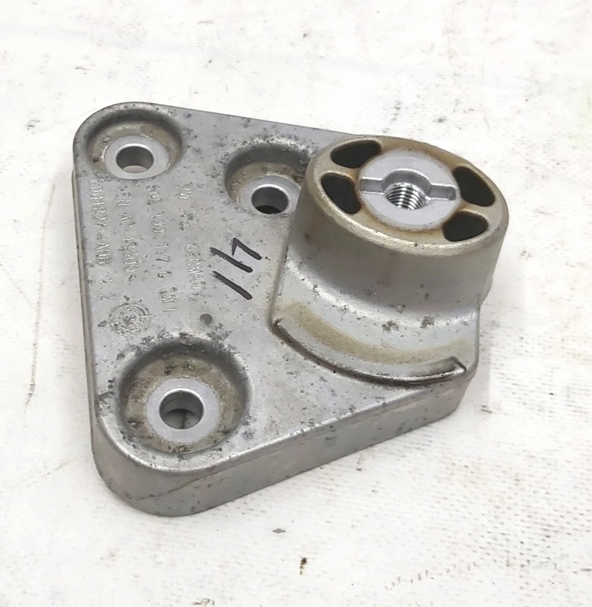 Engine mount support left Volkswagen E-GOLF 5QE199117C