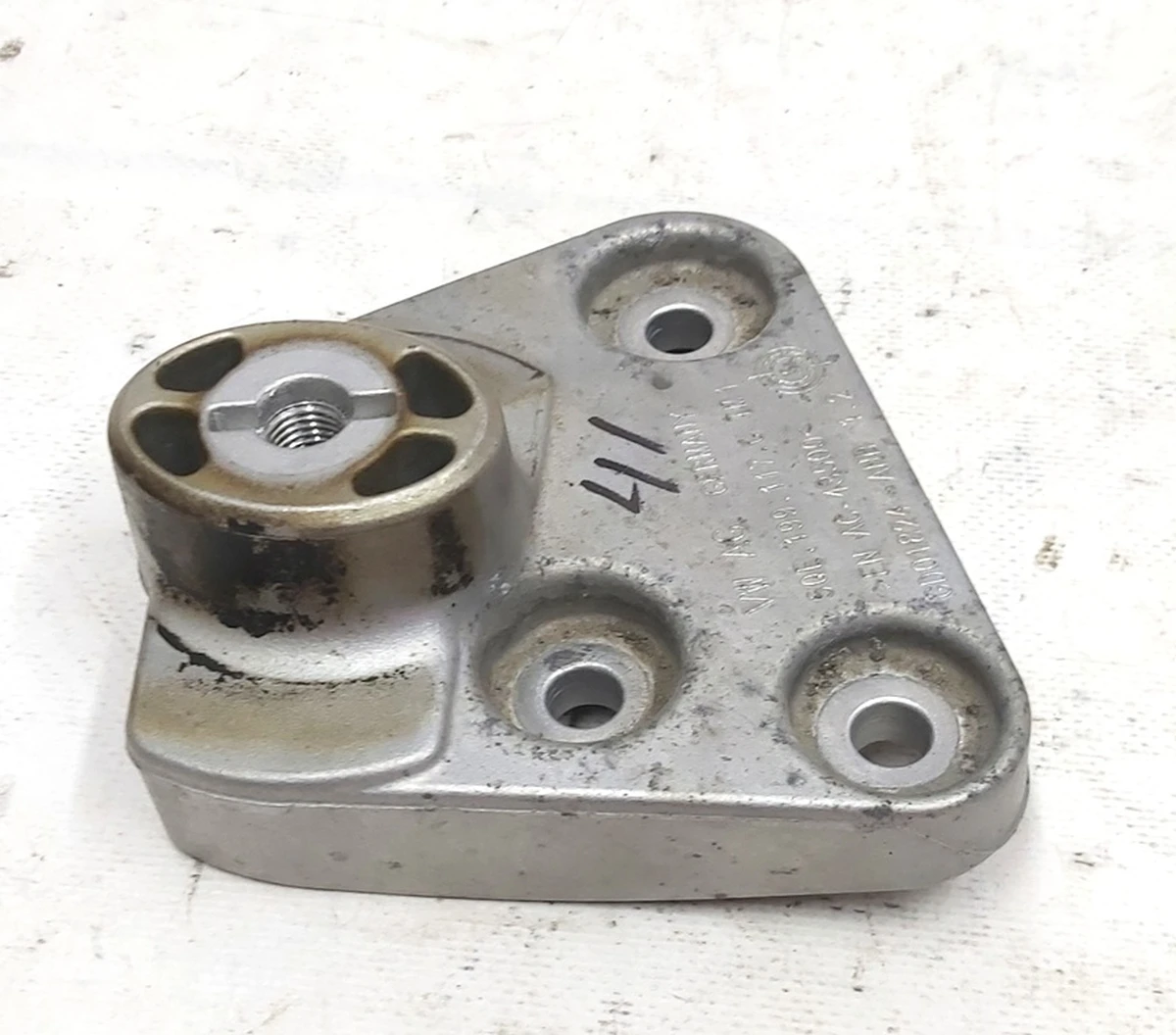 Engine mount support left Volkswagen E-GOLF 5QE199117C