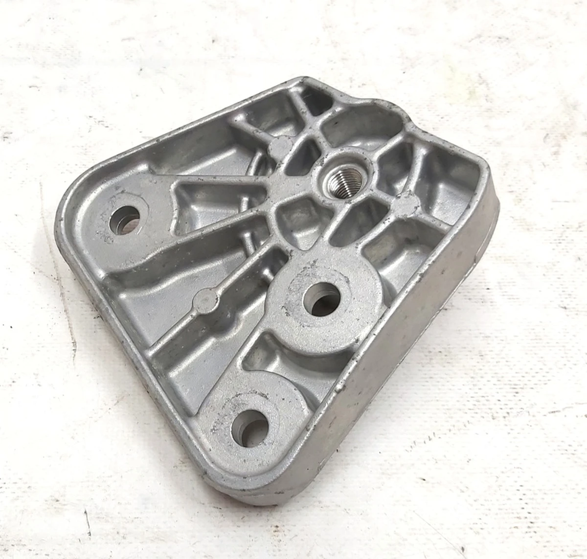 Engine mount support left Volkswagen E-GOLF 5QE199117C