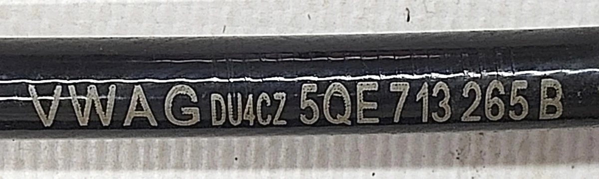 Трос механизма переключения передач в сборе с кронштейном Volkswagen E-GOLF 5QE713265B