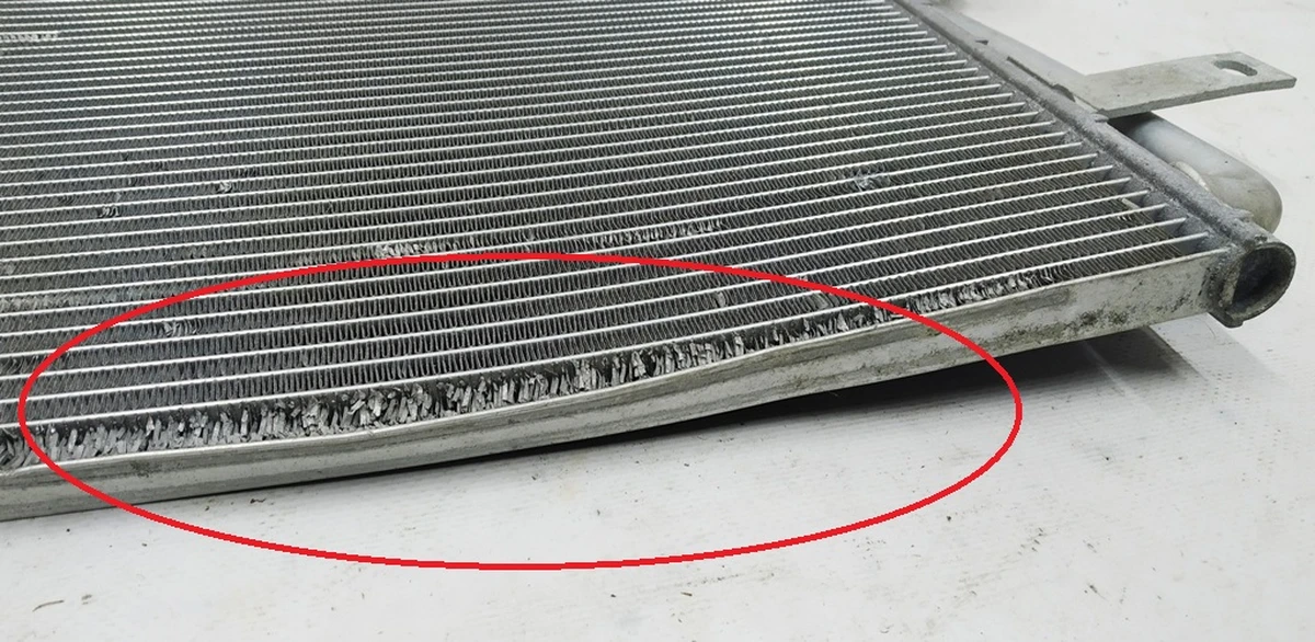 Radiator conditioner with damage 5QE816411A Volkswagen E-GOLF