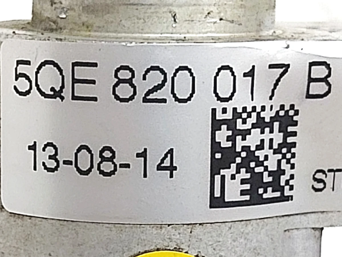 Air conditioning pipe assembly Volkswagen E-GOLF 5QE820017B