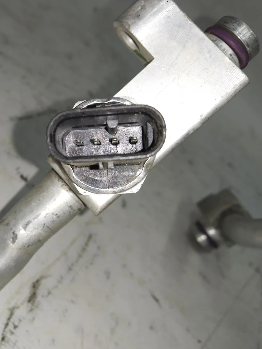 Air conditioning pipe assembly Volkswagen E-GOLF 5QE820017B