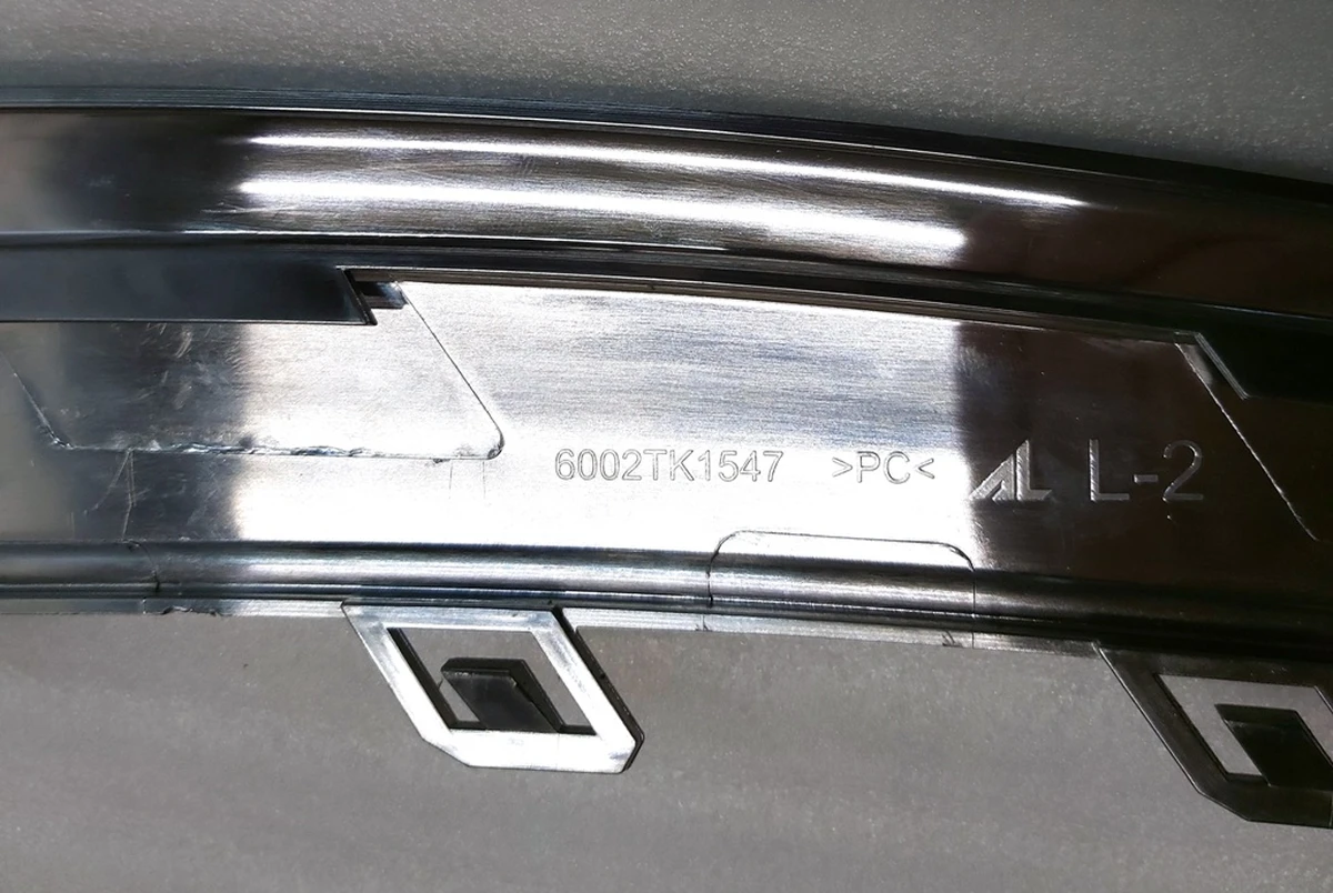 1 Элемент внутренний декоративный фары главной левой Tesla model 3, model Y 1077371