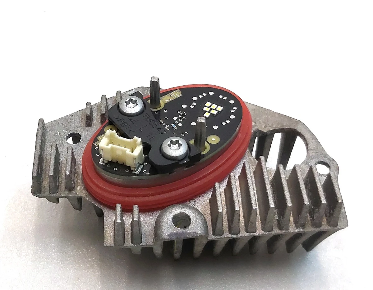 1 Модуль світлодіодний фари головної лівої Tesla model 3, model Y 1077371