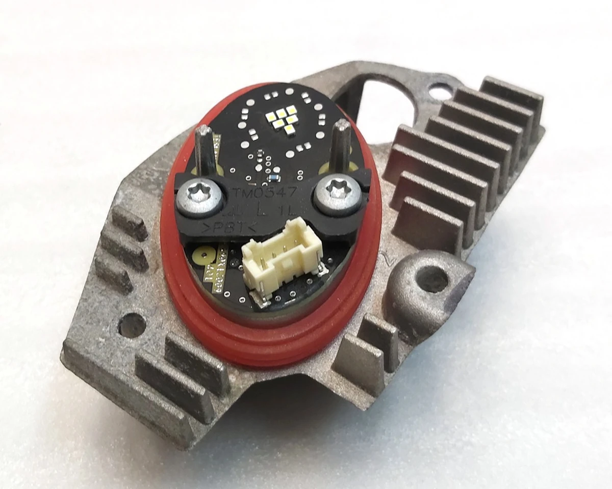 1 Модуль світлодіодний фари головної лівої Tesla model 3, model Y 1077371