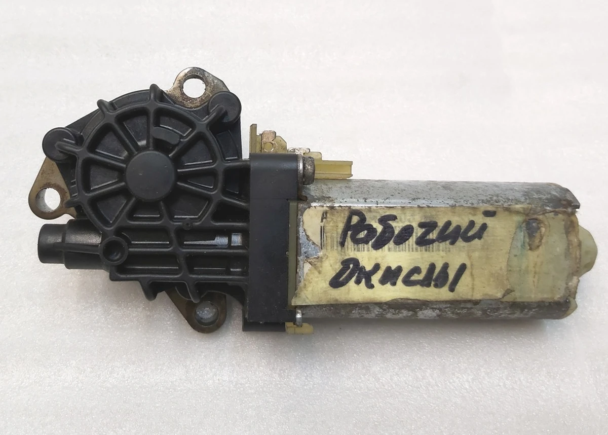 5 Електродвигун регулювання висоти сидіння 1-го ряду Tesla model S, model S REST, model X 1013111-00-A