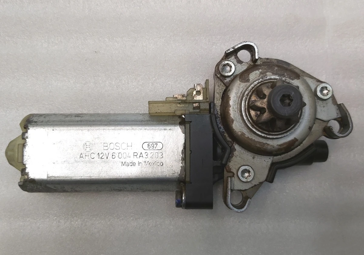 5 Електродвигун регулювання висоти сидіння 1-го ряду Tesla model S, model S REST, model X 1013111-00-A