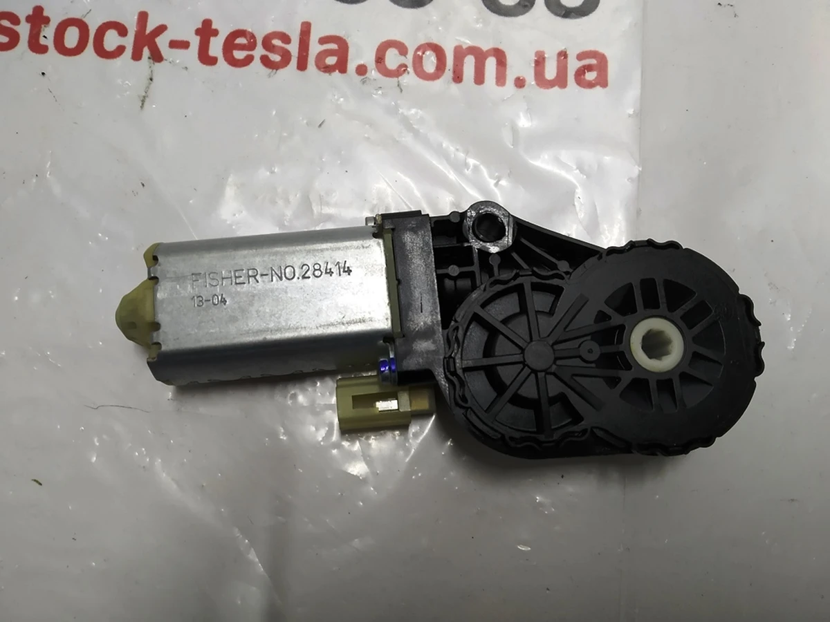 2 Електродвигун регулювання кута нахилу спинки пасажирського сидіння Tesla model S 1013121-03-B