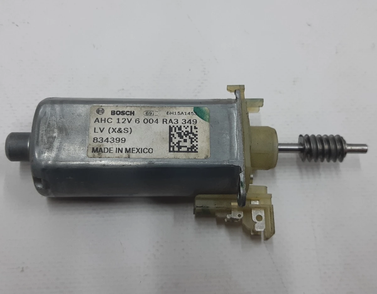 Електродвигун приводу механізму регулювання довжини рульової колонки Tesla Tesla model X, S, REST 0390203402