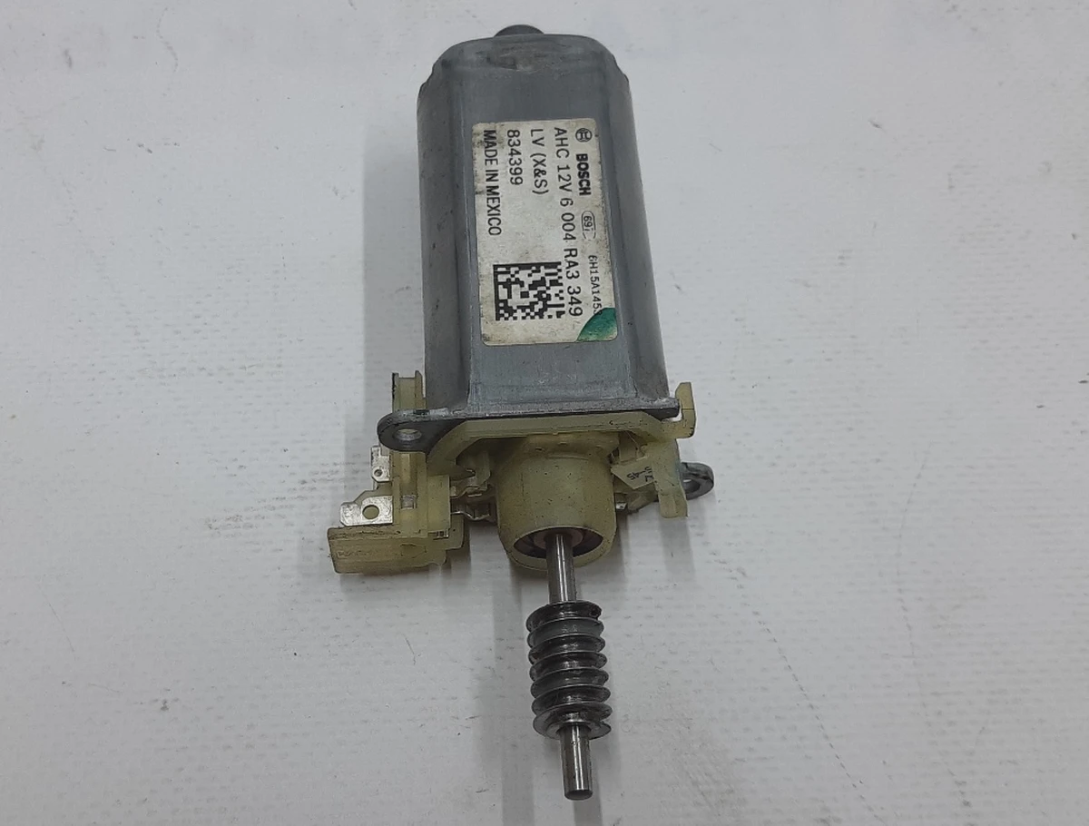 Електродвигун приводу механізму регулювання довжини рульової колонки Tesla Tesla model X, S, REST 0390203402