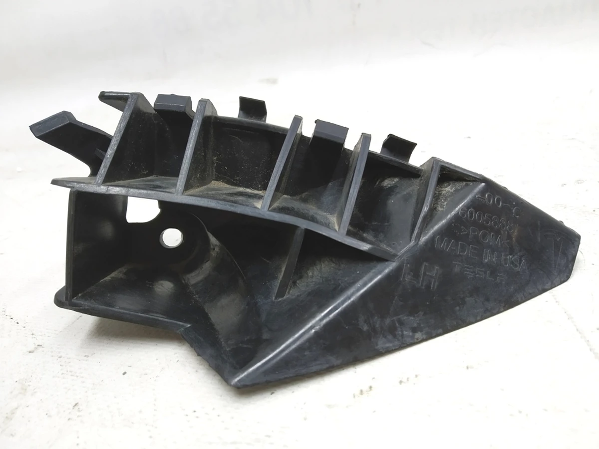 2 Напрямна крила переднього ліва (черепашка) Tesla model S, model S REST 1095495-00-A