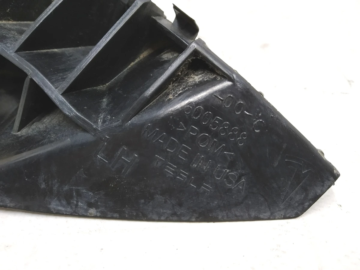 2 Напрямна крила переднього ліва (черепашка) Tesla model S, model S REST 1095495-00-A